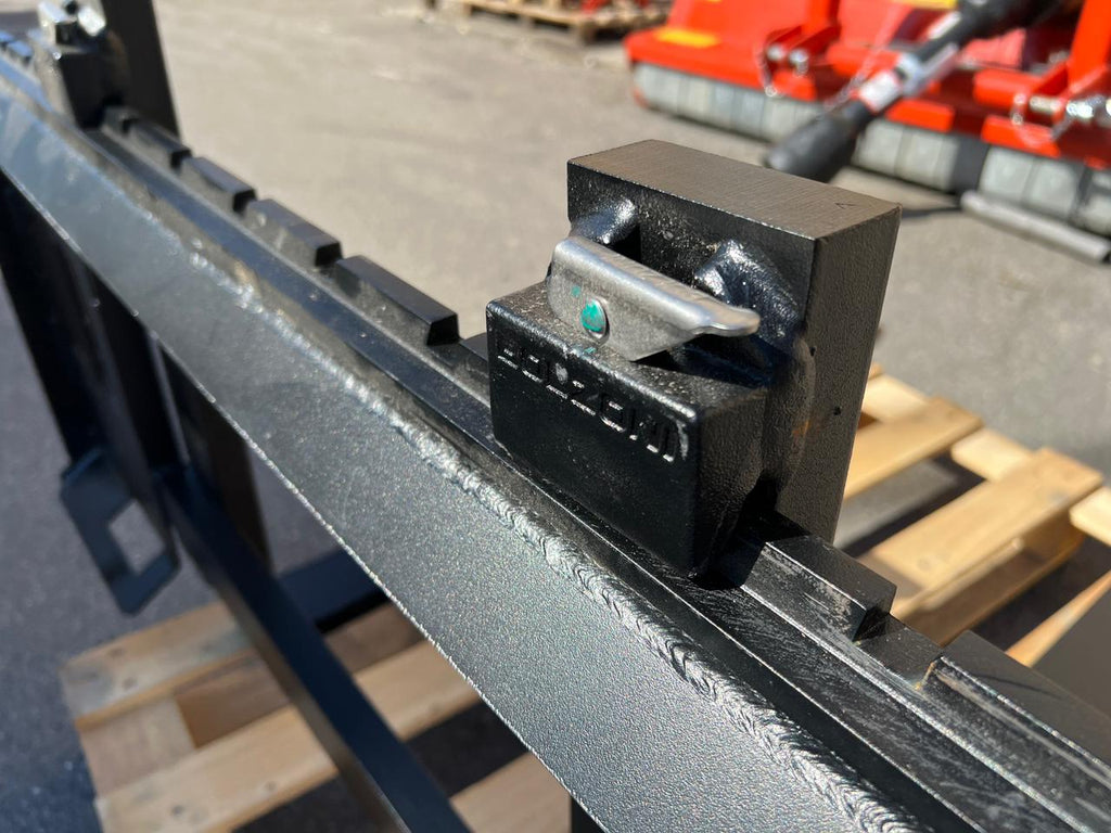 Close-up of the fork carriage and latch on the DELEKS FS1T pallet forks
