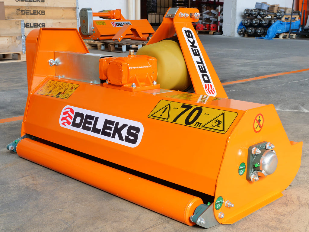 DELEKS APE 40" flail mower, rear view with roller and skids