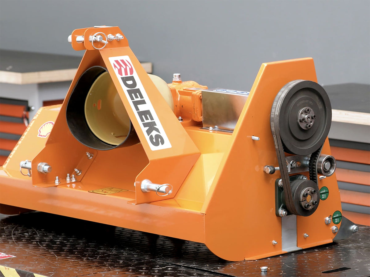 V-belt drive and gearbox of the DELEKS APE flail mower