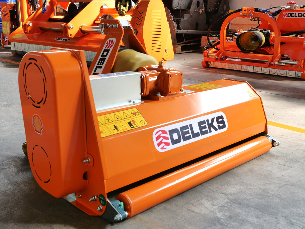 DELEKS APE flail mower with rear roller for adjustable cutting height, side view