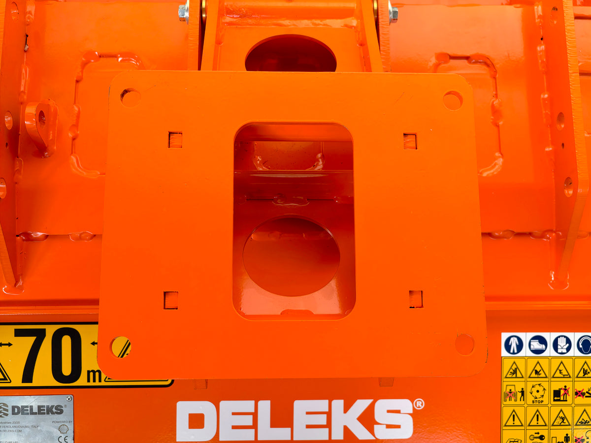 Mounting plate of the DELEKS ARJ mulcher for mini excavator arms