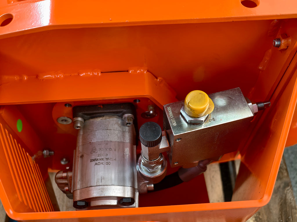 Hydraulic motor detail of the DELEKS ARJ forestry mulcher