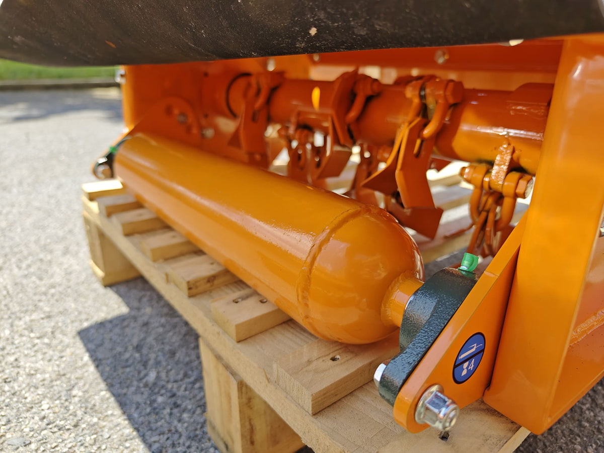 Rotor and rear roller of the DELEKS AR mulcher, underside view