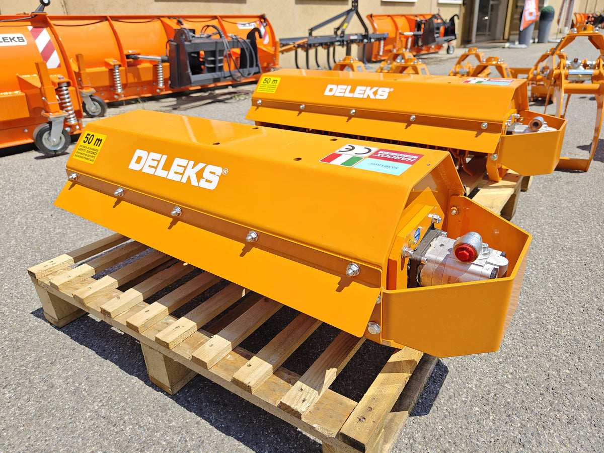 AR Hydraulic Forestry Mulcher Attachment for 1–2 Ton Mini Excavators – DELEKS®