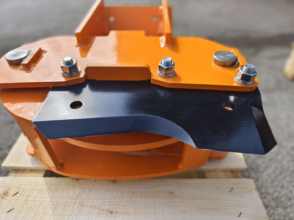 Close-up of the hardened cutting blade of the DELEKS CF10