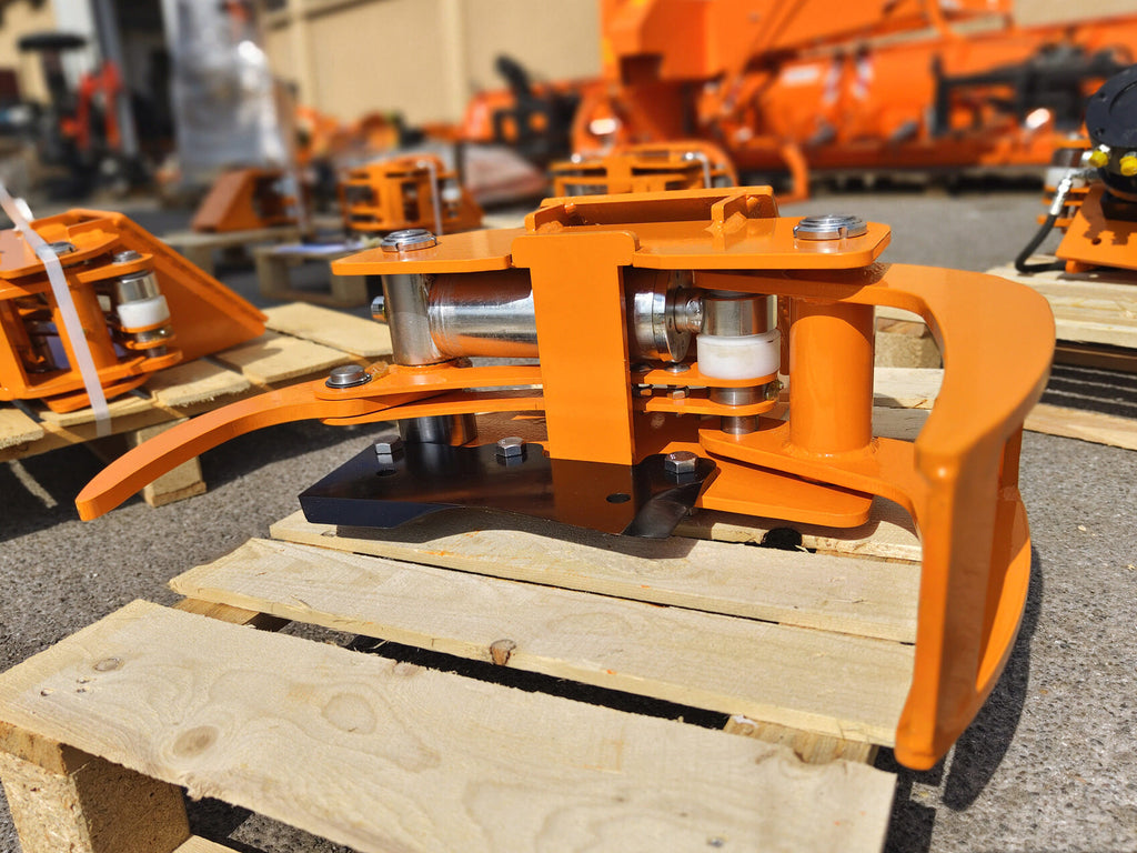 DELEKS CF10 tree shear side view on a pallet