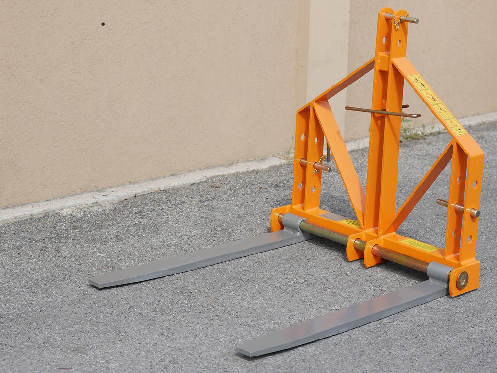 DELEKS D-700 pallet forks standing on the ground