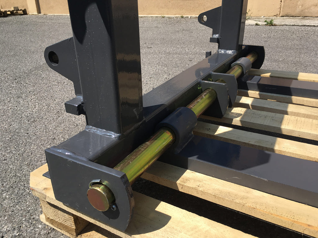 Fork carriage detail of the DELEKS D-700E pallet forks