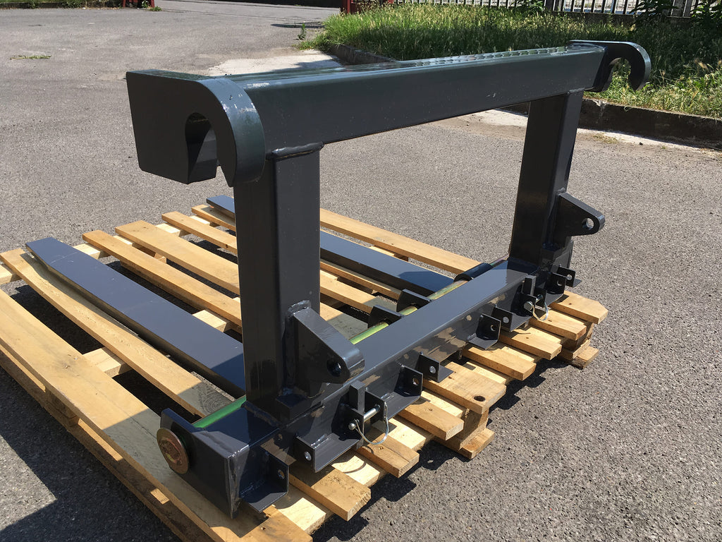 Rear frame of the DELEKS D-700E front loader forks