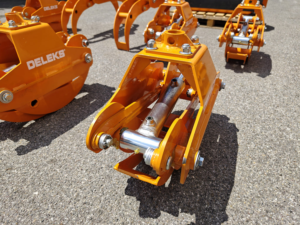 Hydraulic cylinder detail of the DELEKS DK10H log grapple
