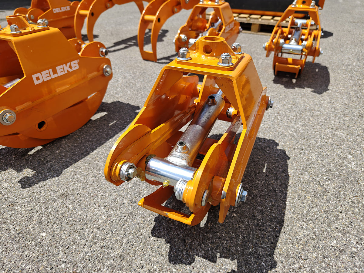 Hydraulic cylinder detail of the DELEKS DK10H log grapple