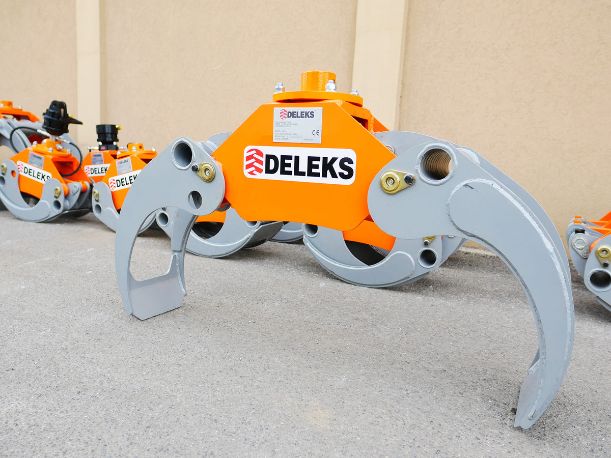 DELEKS DK11 log grapple in the factory yard, three-quarter view