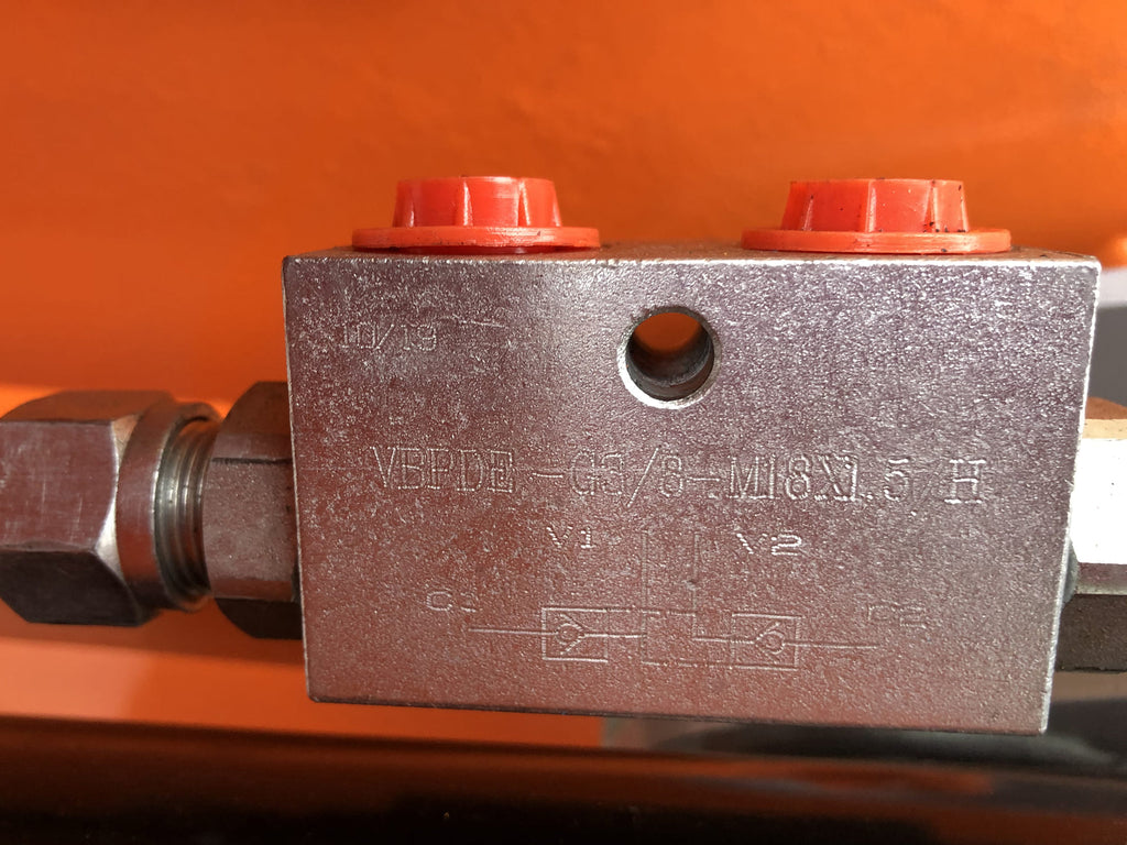 Hydraulic valve block detail of the DELEKS DK11 log grapple