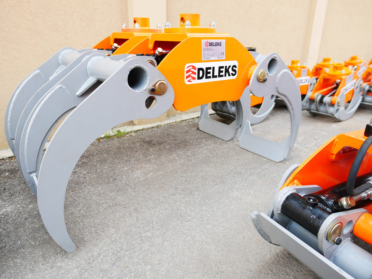DELEKS DK16 log grapple with open jaws on the ground