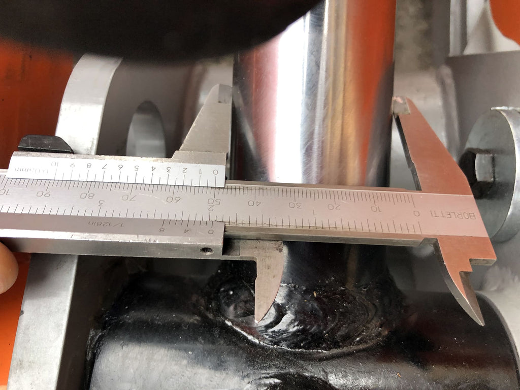 Mounting pin measurement on the DELEKS DK16 log grapple