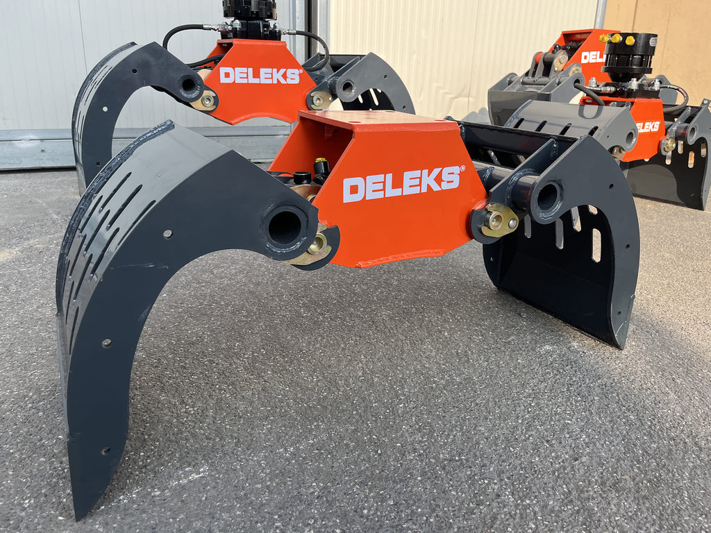 DELEKS DKP sorting grapples in the factory yard
