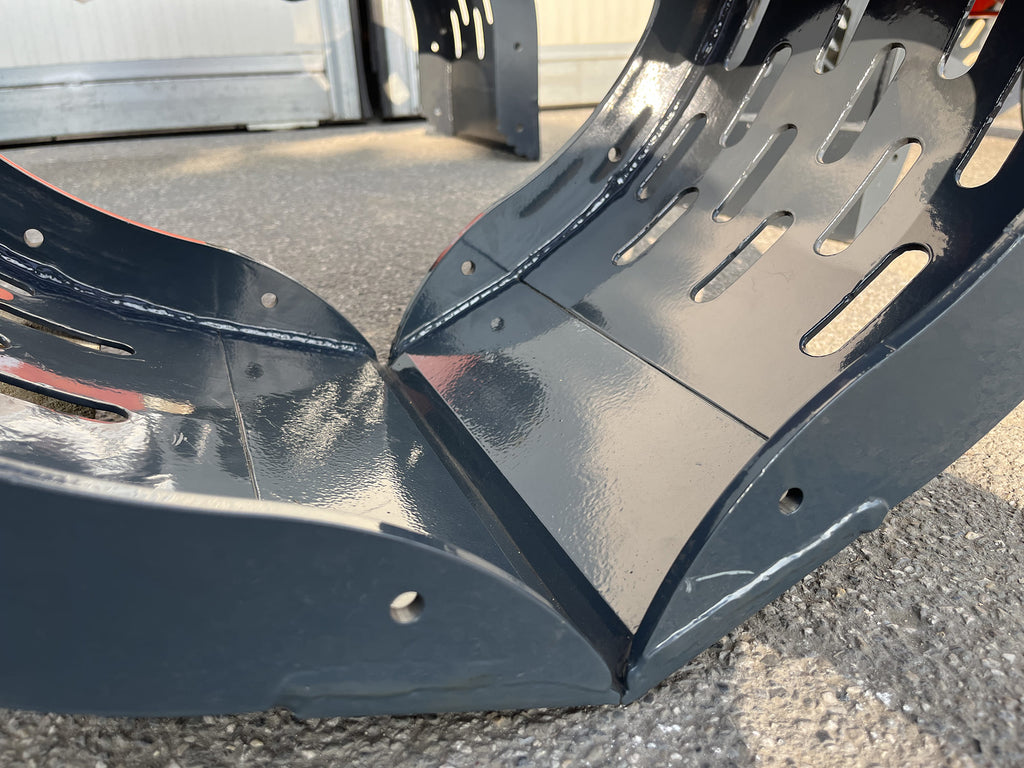 Close-up of the jaw edge of the DELEKS DKP stone grapple