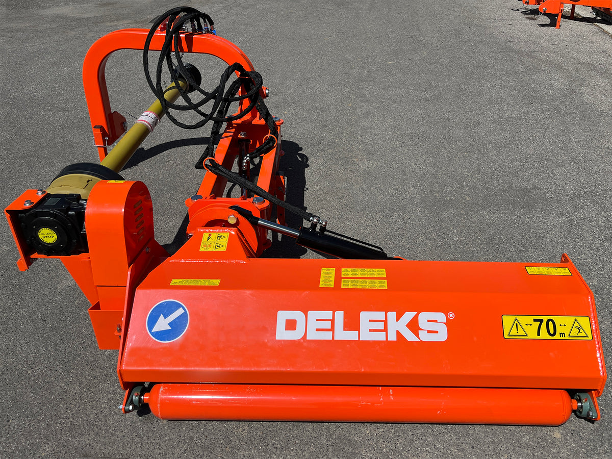 DELEKS GIRAFFA offset mower with hydraulic arm and hoses, rear view
