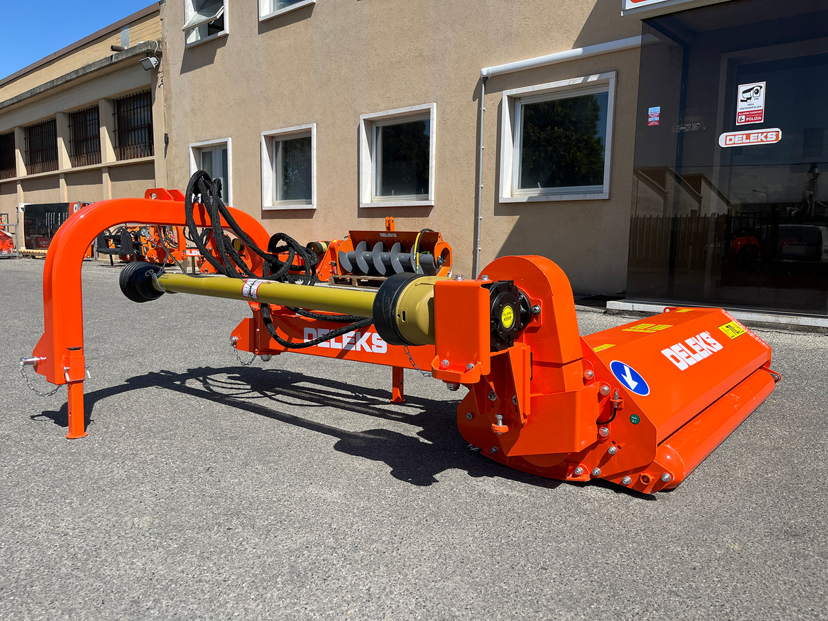 DELEKS GIRAFFA verge mower with arm fully extended outside the factory