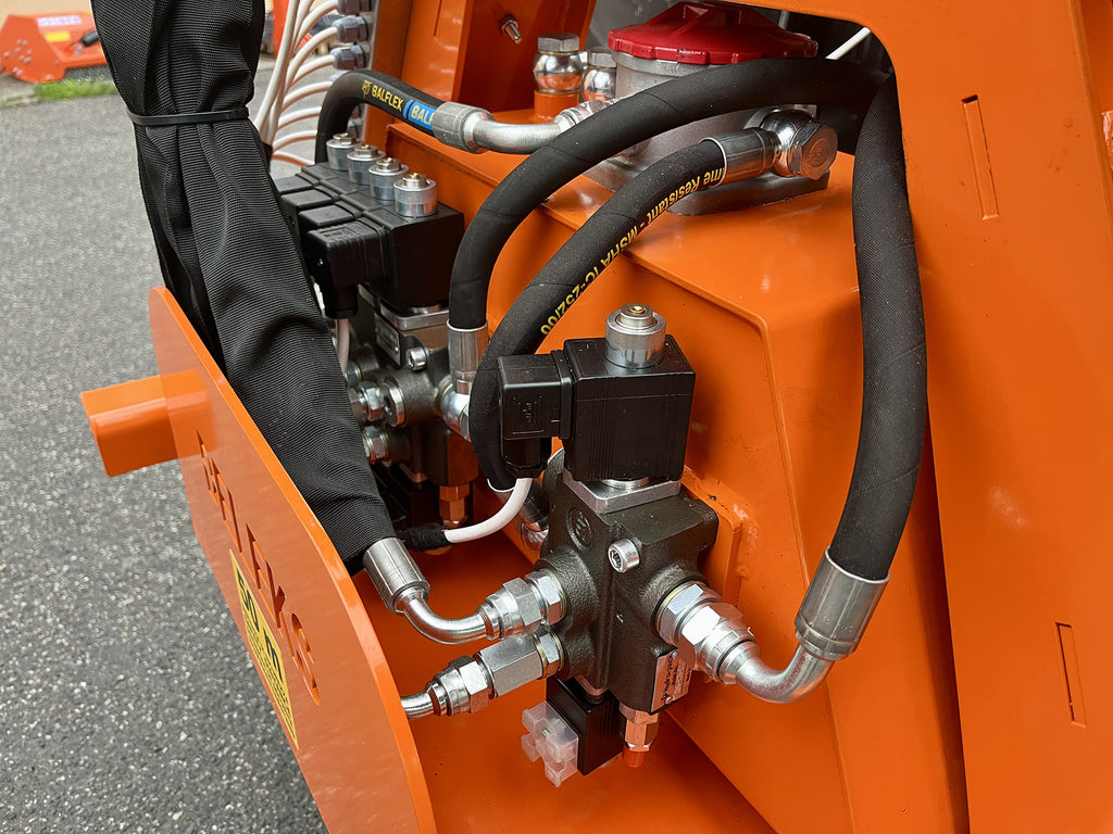 Hydraulic control valve block of the DELEKS FALCO H