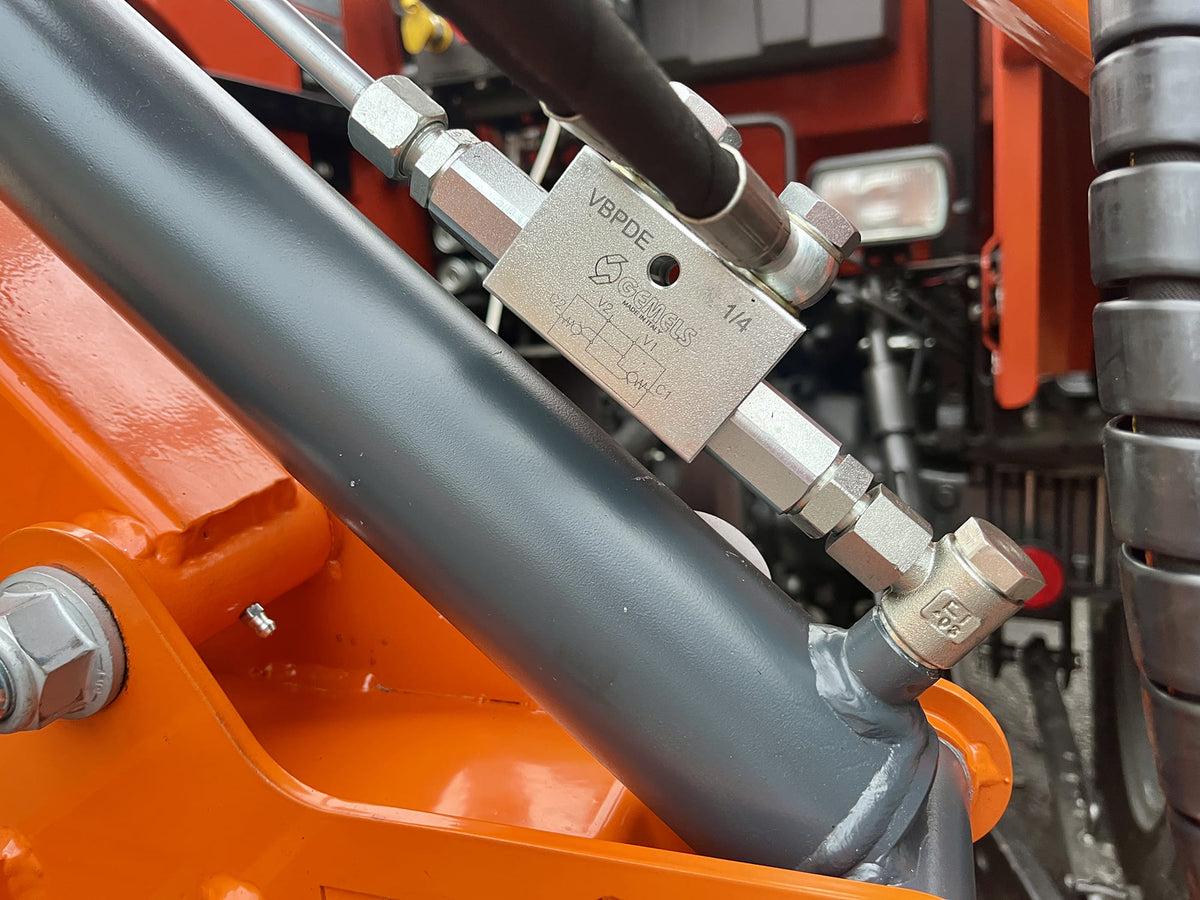 Hydraulic fittings and hoses on the DELEKS FALCO H arm