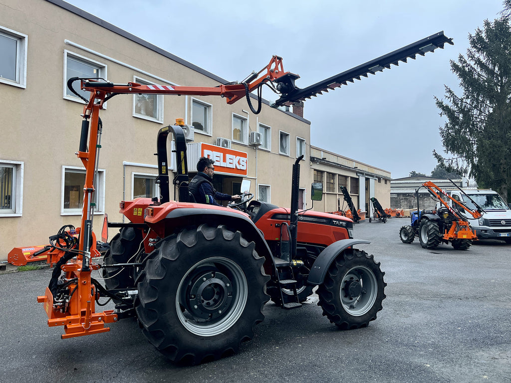 DELEKS FALCO H arm raised with horizontal cutter bar on a tractor