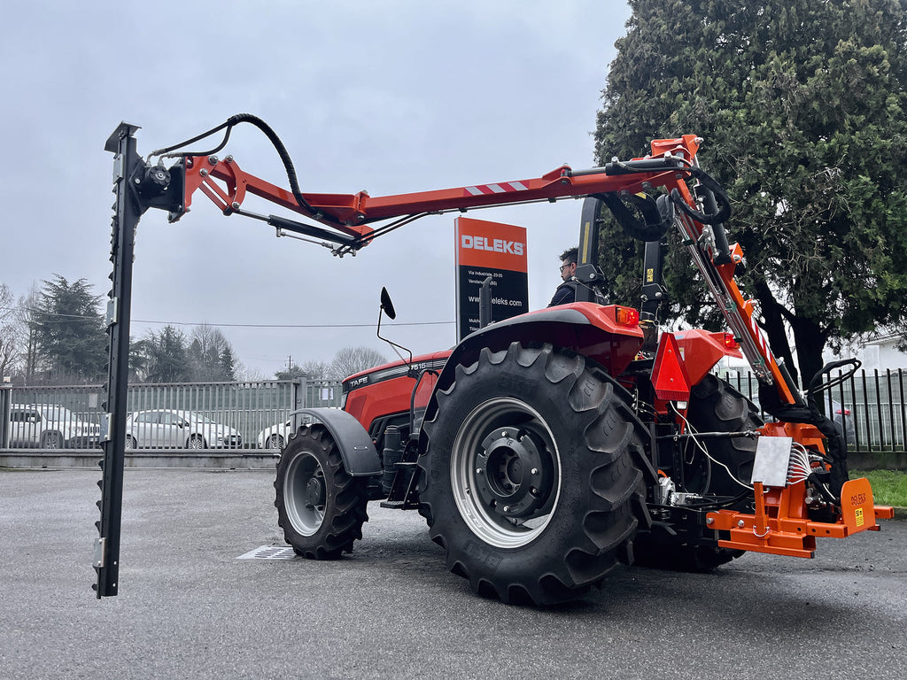 DELEKS FALCO H arm extended sideways for hedge trimming