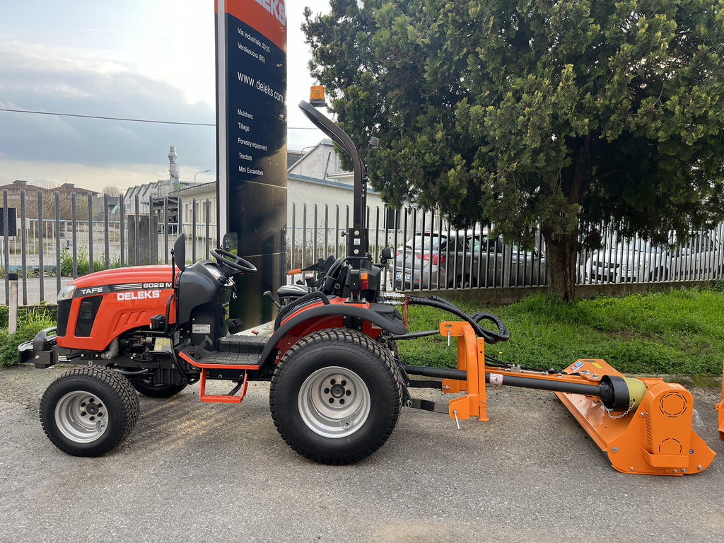 Compact tractor with DELEKS VOLPE mower offset to the side
