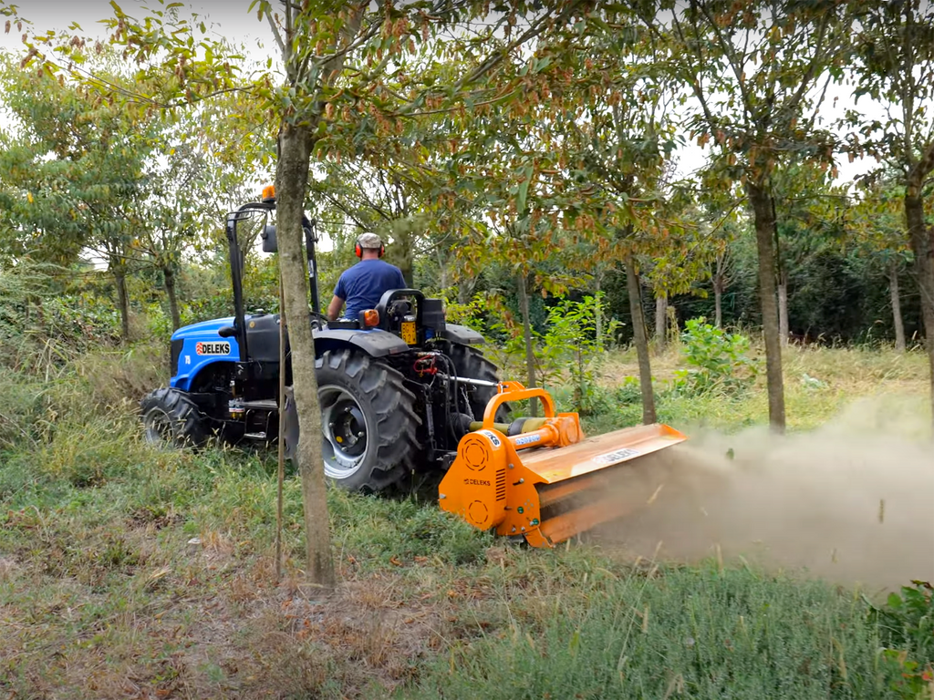 DELEKS LEOPARD heavy-duty mower shredding branches under trees