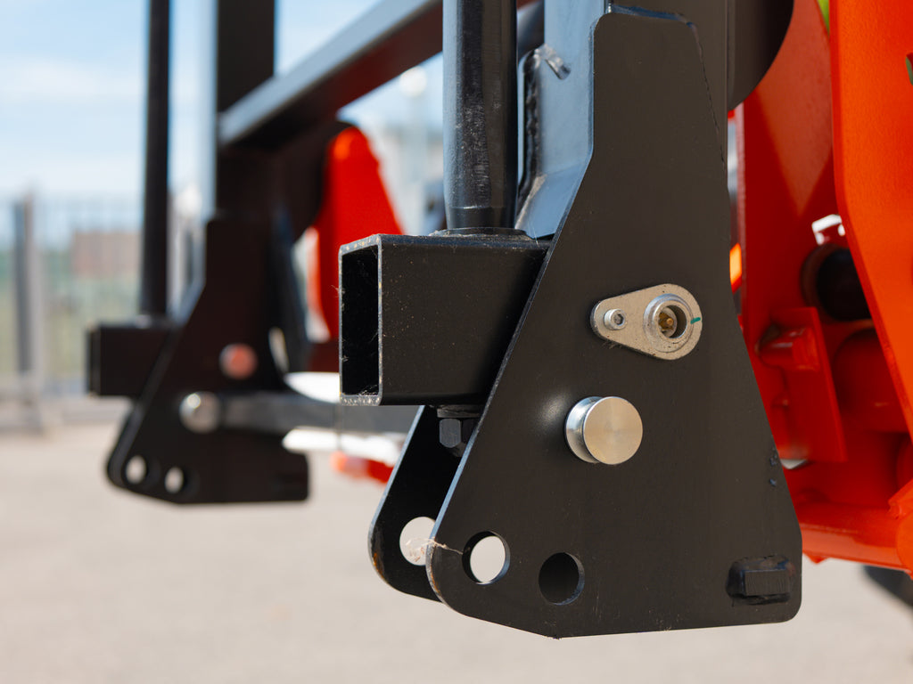 Close-up of the DELEKS DK1T Euro quick-attach mounting bracket