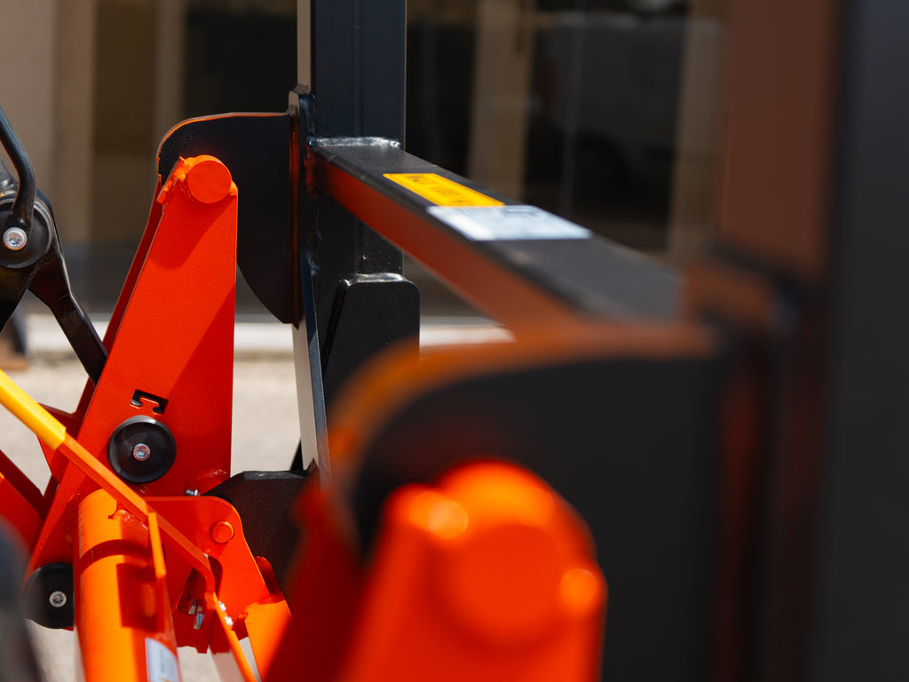 DELEKS DK1T Euro attachment plate on a front loader
