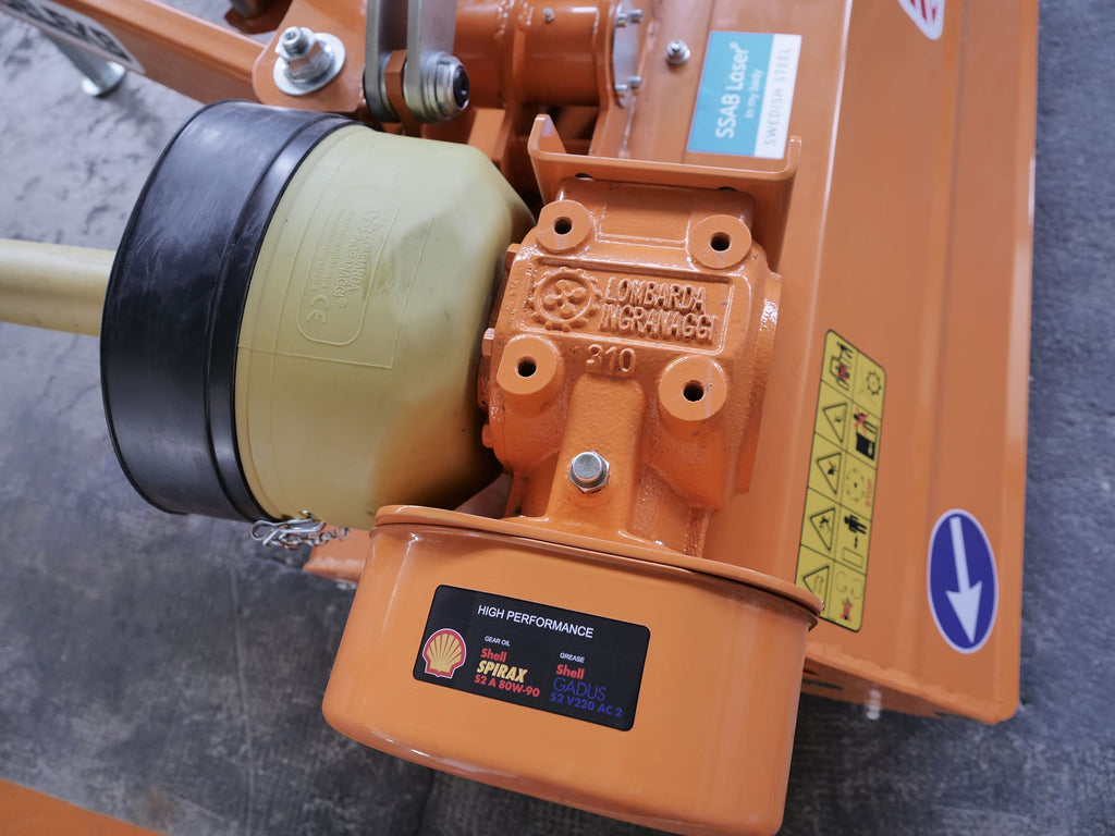 Gearbox and hitch detail of the DELEKS VOLPE flail mower